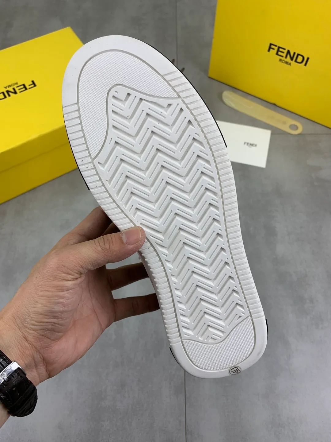 ​Men's shoes 💰P420 💰[New style] little monster 🆘 New style at FENDI counter 🕶️🕶️Simple routing effect, showing an elegant and cool driving shoe 🎬Using imported calfskin + first-layer pigskin lining🐂Excellent material🎬Detailed workmanship 🤗Comfortable foot feel➰➰. ​Pair it with any outfit to show your taste and temperament, low-key luxury ♻️Design ​simple and elegant ​noble and fashionable 🍃​Very loved and favored by trendy men 💓❤️size: 38-44 4️⃣colors available